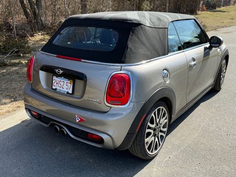 Used 2018 MINI Cooper S image 11