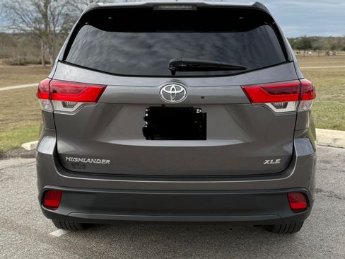 Used 2018 Toyota Highlander XLE image 4