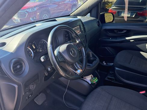 Used 2020 Mercedes-Benz Metris image 2