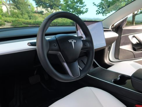 Used 2020 Tesla Model 3 Standard Range Plus image 10