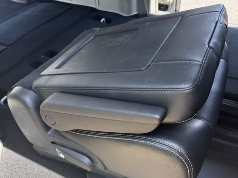 Used 2015 Chrysler Town & Country Touring-L w/ Driver Convenience Group FWD image 24