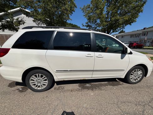 Used 2008 Toyota Sienna XLE Limited AWD/4WD image 5