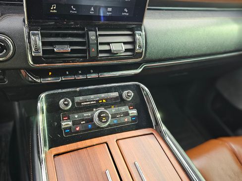 Used 2018 Lincoln Navigator L Reserve w/ Technology Package image 6