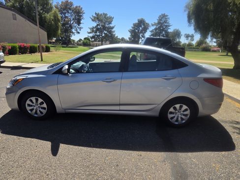 Used 2017 Hyundai Accent SE image 1