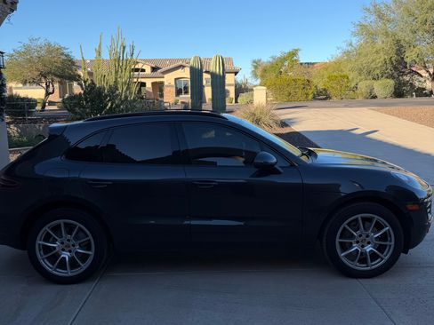 Used 2017 Porsche Macan S image 8