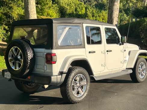 Used 2018 Jeep Wrangler Unlimited Sahara image 8