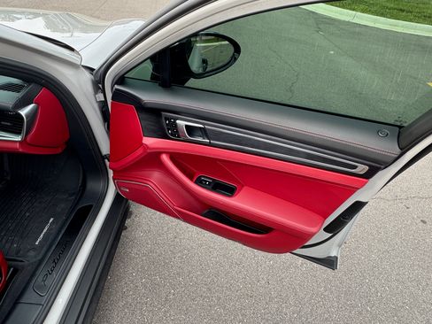 Used 2023 Porsche Panamera image 23