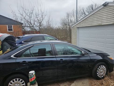 Used 2015 Toyota Camry LE image 5