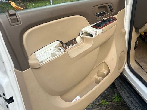 Used 2013 GMC Yukon SLT w/ SLT-2 Equipment Package image 14