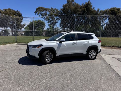 Used 2024 Toyota Corolla Cross LE w/ Moonroof Package image 5