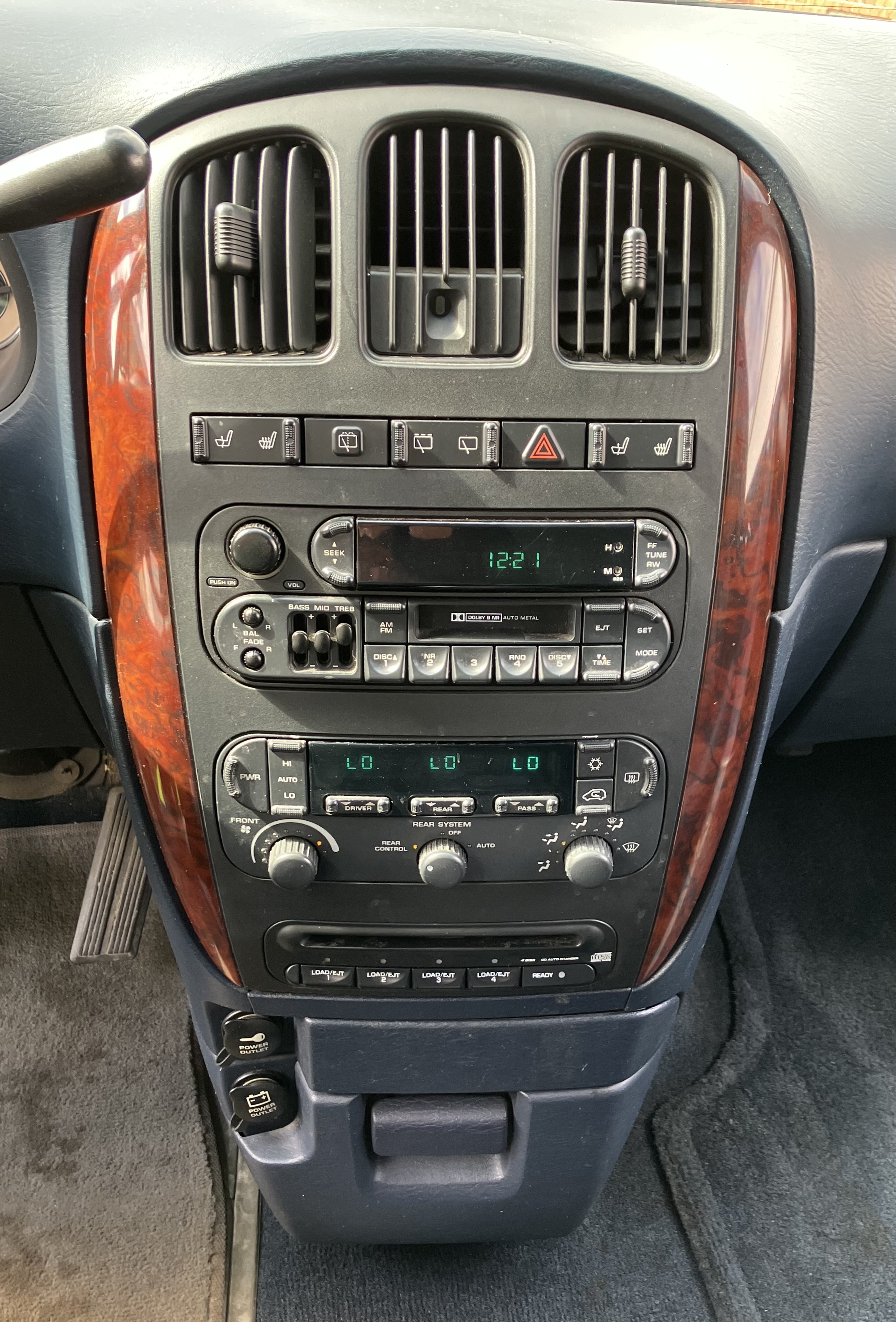 Used 2002 Chrysler Town & Country LXi FWD image 6