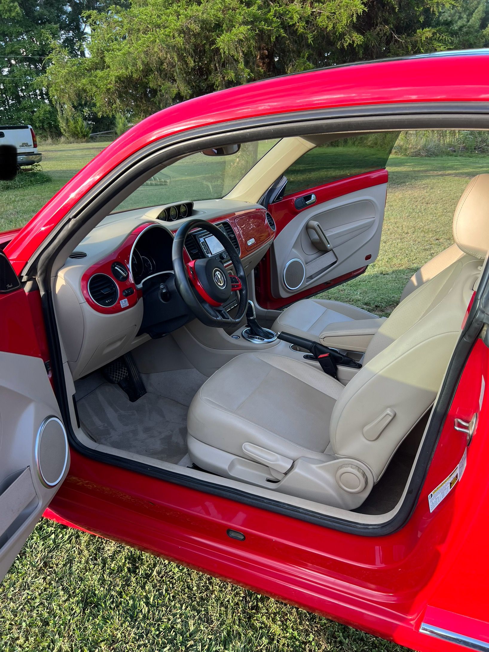 Used 2015 Volkswagen Beetle TDI FWD image 11