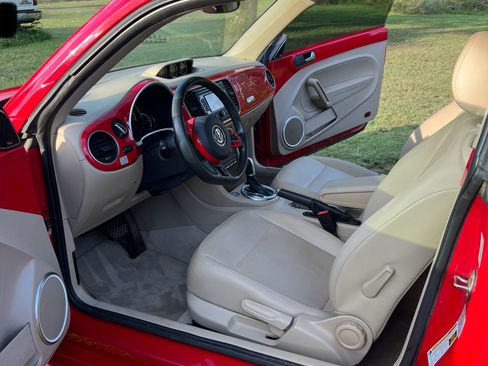 Used 2015 Volkswagen Beetle TDI image 11