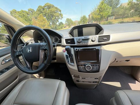 Used 2015 Honda Odyssey Touring image 10