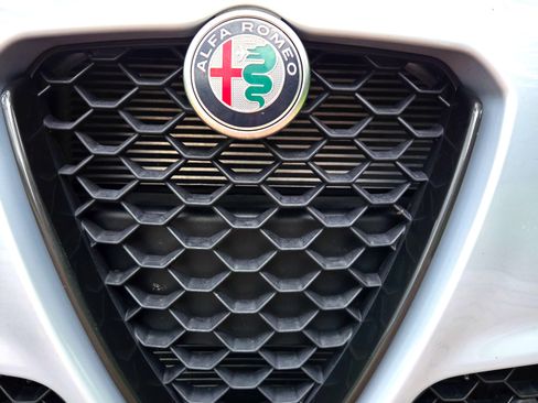 Used 2023 Alfa Romeo Giulia Sprint RWD image 10