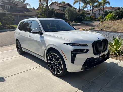 Used 2024 BMW X7 xDrive40i w/ M Sport Package image 1