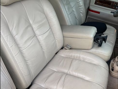 Used 1996 Cadillac Fleetwood Brougham image 6