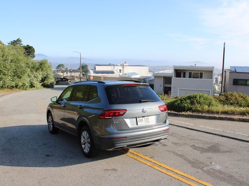 Used 2019 Volkswagen Tiguan S w/ Driver Assistance Package AWD/4WD image 9