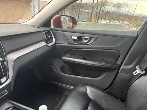 Used 2019 Volvo S60 T6 Momentum w/ Multimedia Package image 12