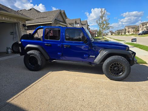 Used 2018 Jeep Wrangler Unlimited Sport image 14