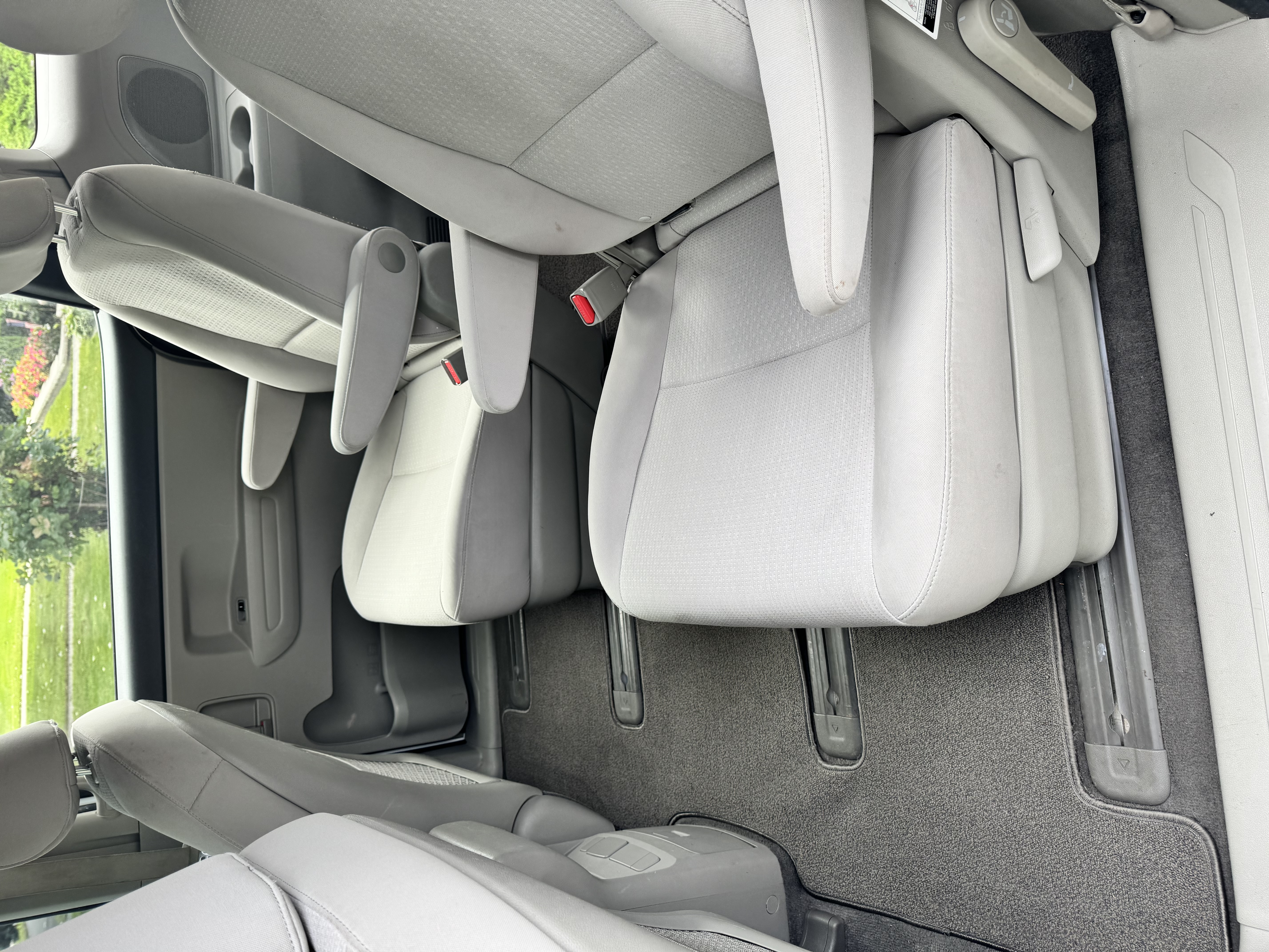 Used 2018 Kia Sedona L FWD image 29