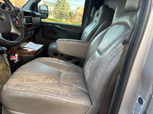 Used 2014 Chevrolet Express 1500 image 11