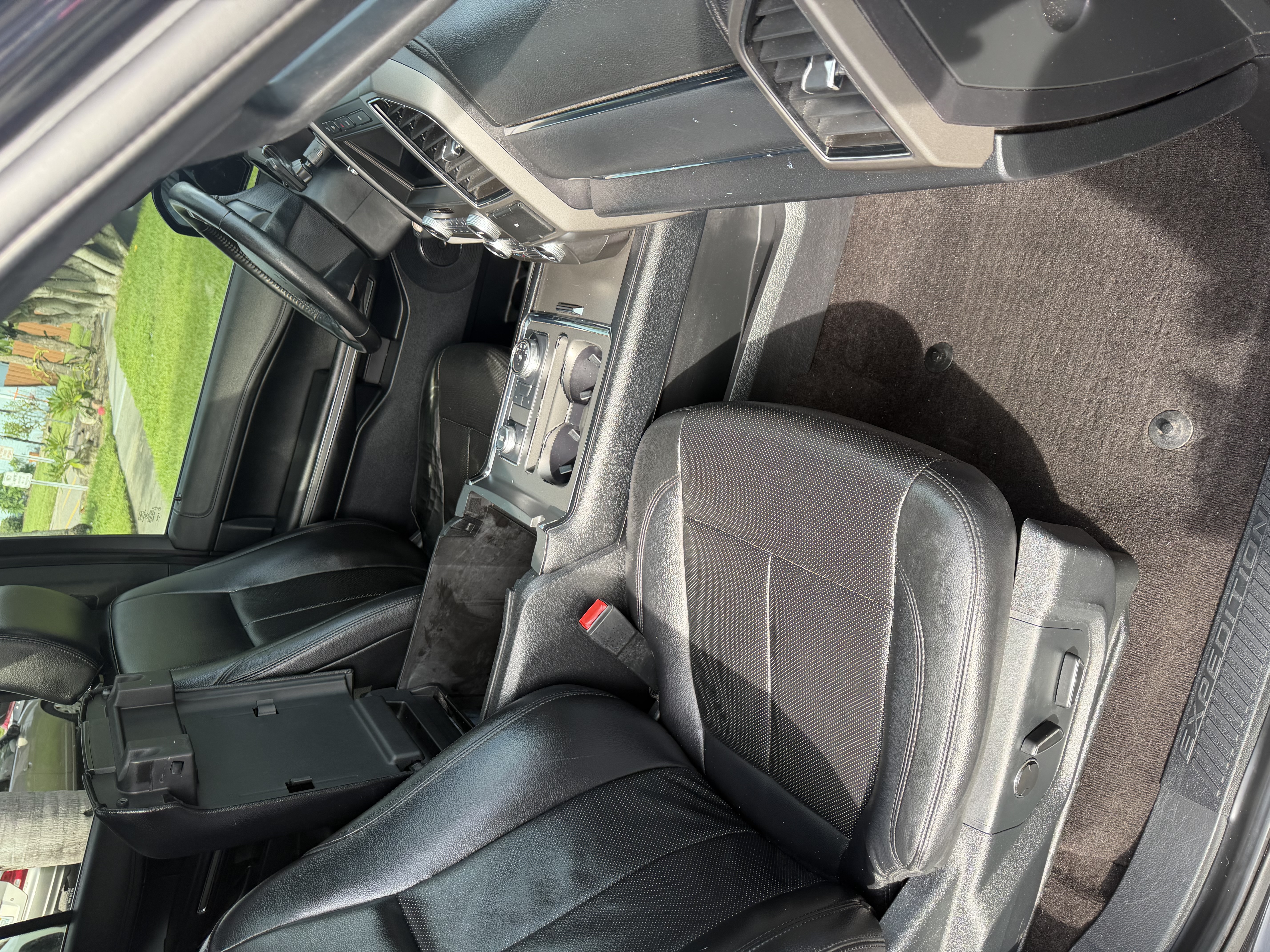 Used 2019 Ford Expedition Max XLT w/ Equipment Group 202A AWD/4WD image 18