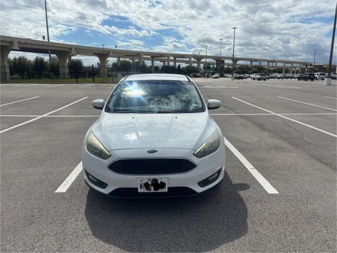 Used 2016 Ford Focus SE image 2