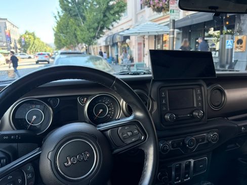 Used 2018 Jeep Wrangler Sport AWD/4WD image 5