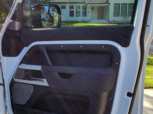 Used 2023 Land Rover Defender 130 SE image 17