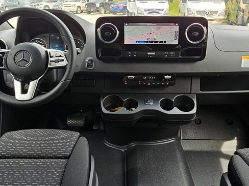 Used 2023 Mercedes-Benz Sprinter 2500 image 14