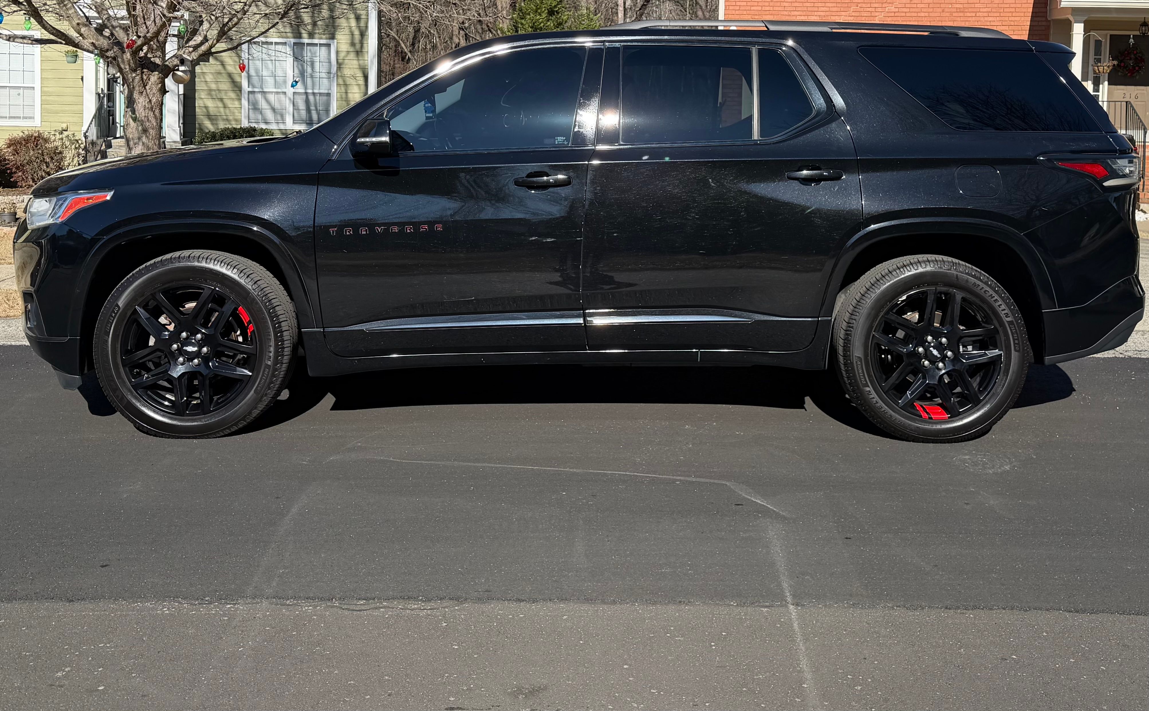 Used 2019 Chevrolet Traverse Premier w/ Redline Edition FWD image 1