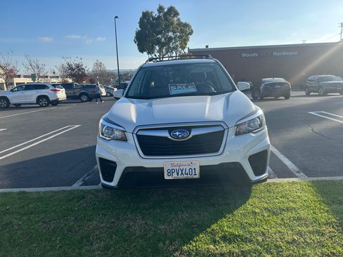 Used 2020 Subaru Forester Premium image 8