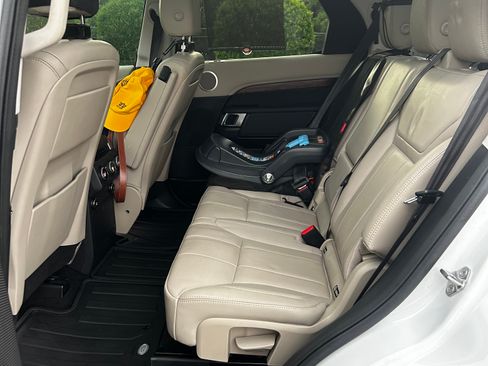 Used 2018 Land Rover Discovery HSE image 8