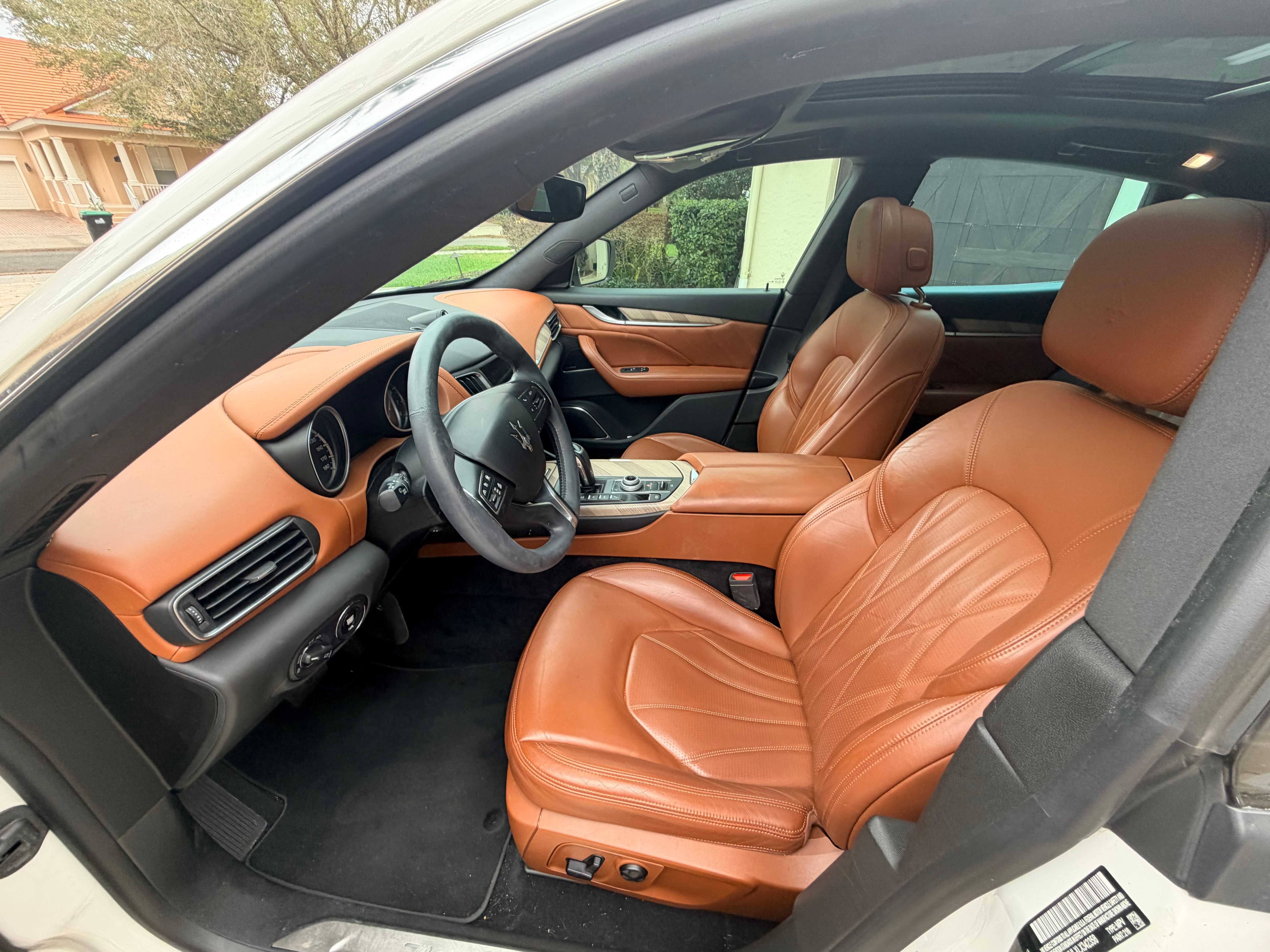 Used 2020 Maserati Levante GranLusso AWD/4WD image 20
