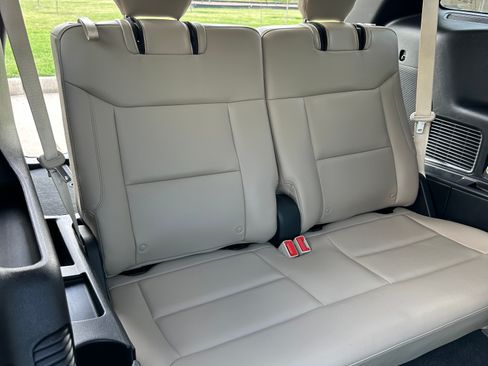 Used 2020 Ford Explorer Limited image 24