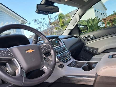 Used 2020 Chevrolet Suburban LT image 12