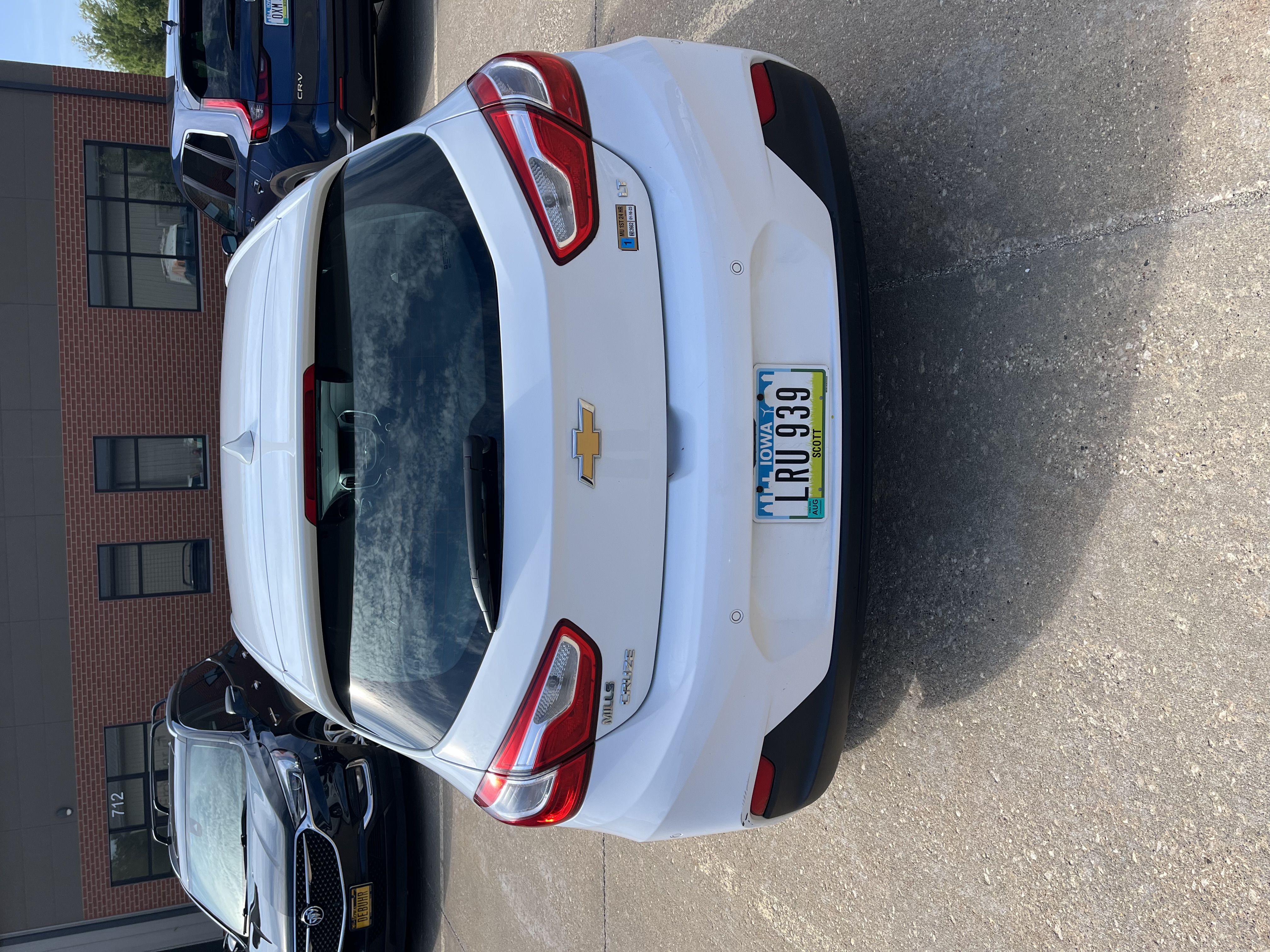 Used 2017 Chevrolet Cruze LT w/ Convenience Package FWD image 5