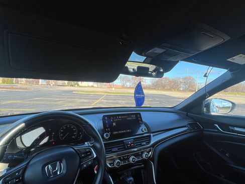 Used 2021 Honda Accord Sport image 12