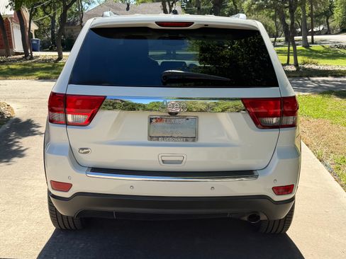 Used 2012 Jeep Grand Cherokee Overland image 8
