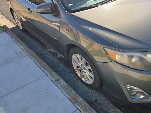 Used 2013 Toyota Camry XLE w/ Leather Pkg image 2