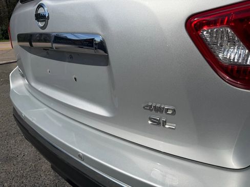 Used 2019 Nissan Pathfinder SL AWD/4WD image 6