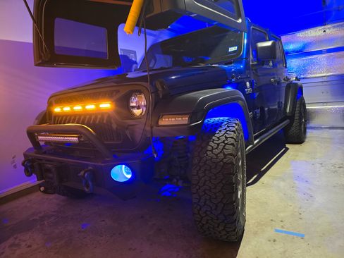 Used 2018 Jeep Wrangler Unlimited Sport image 12