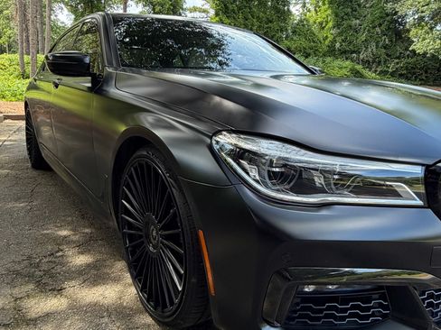 Used 2017 BMW 750i RWD image 16