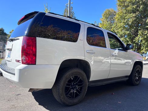 Used 2007 GMC Yukon SLT w/ SLT Preferred Equipment Group AWD/4WD image 2