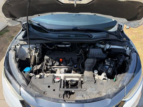 Used 2019 Honda HR-V Touring image 12