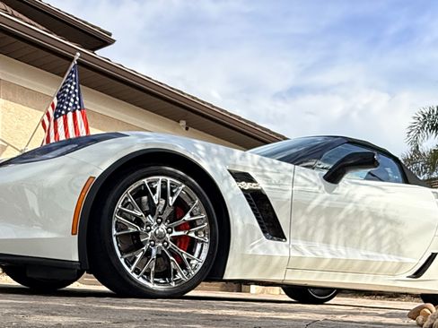 Used 2016 Chevrolet Corvette Z06 w/ 3LZ Preferred Equipment Group image 14