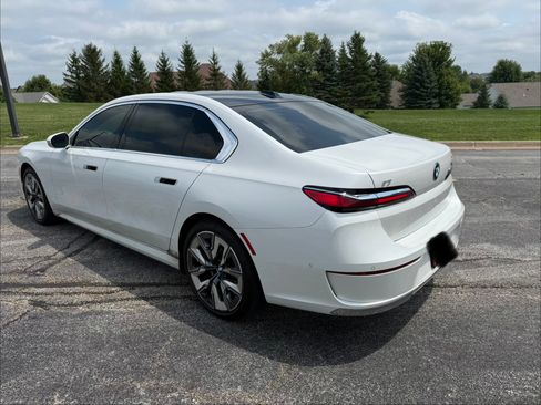 Used 2023 BMW i7 xDrive60 w/ Executive Package 2 AWD/4WD image 9