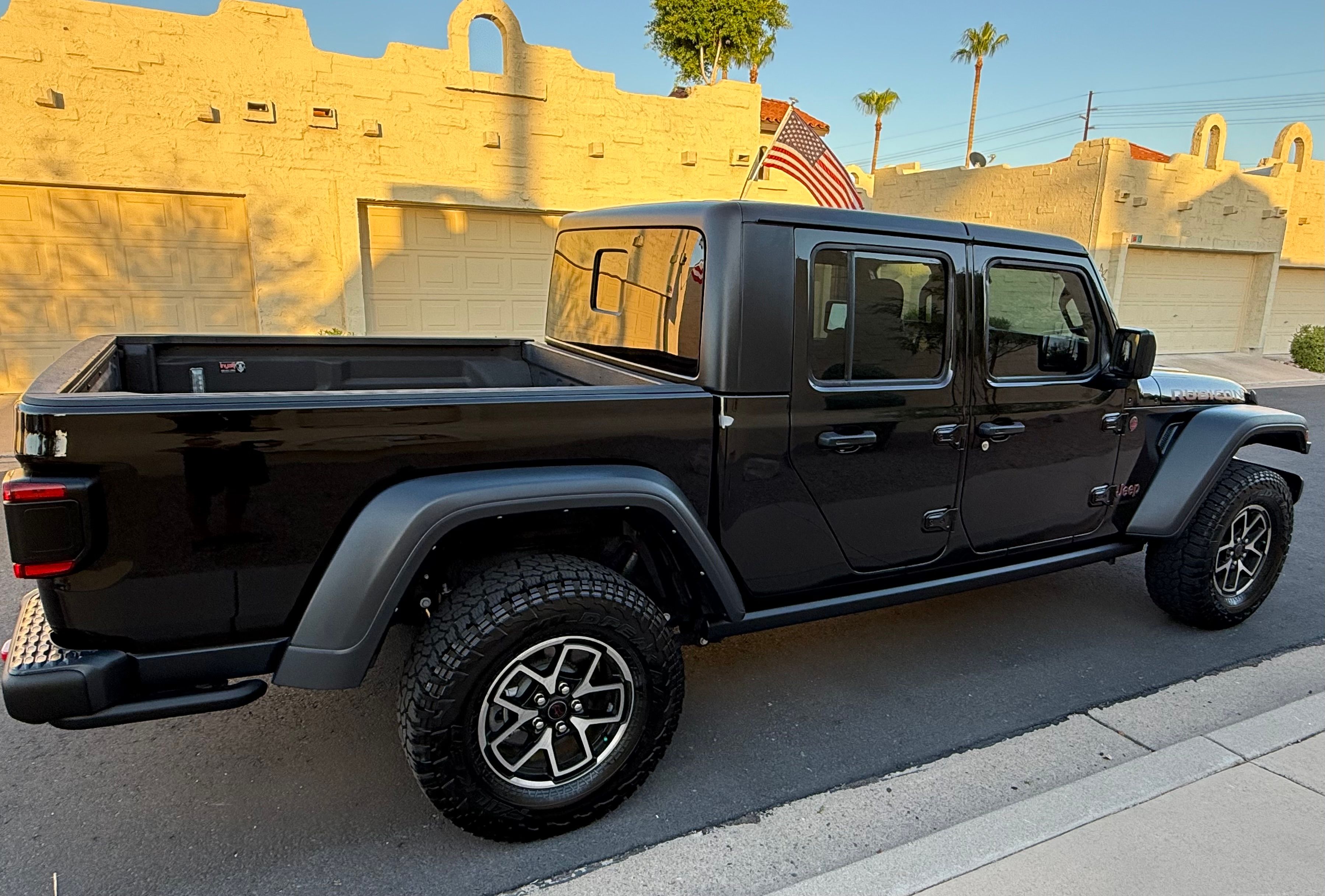 Used 2024 Jeep Gladiator Rubicon w/ Technology Group AWD/4WD image 6