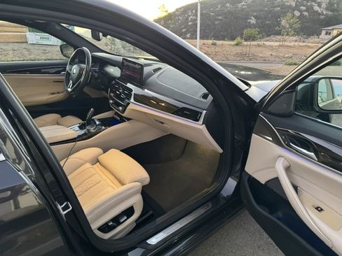 Used 2021 BMW 530i w/ Premium Package RWD image 10